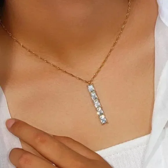 NEW 18K GOLD BAR DIAMOND NECKLACE, NICE NECKLACE, CUTE NECKLACE - Picture 1 of 5
